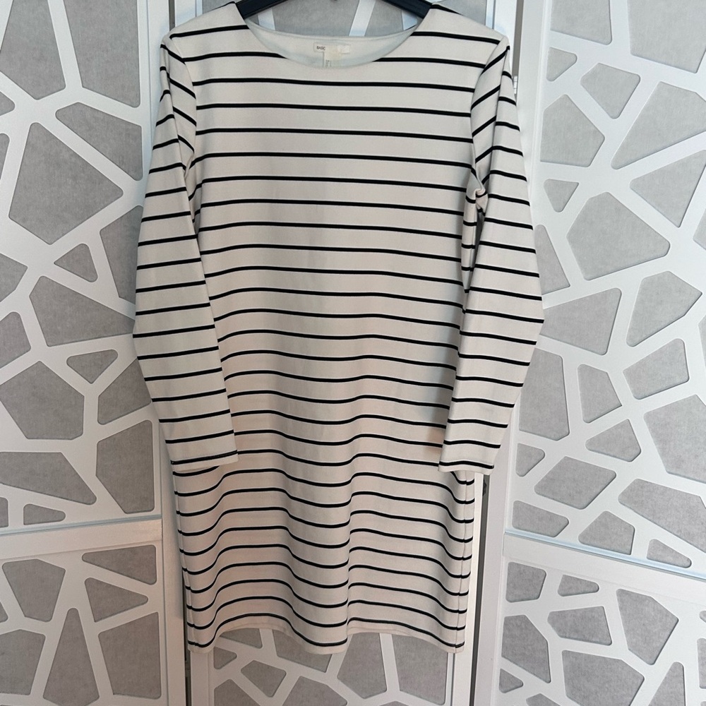 H&M Black and White Striped Long Sleeve Dress